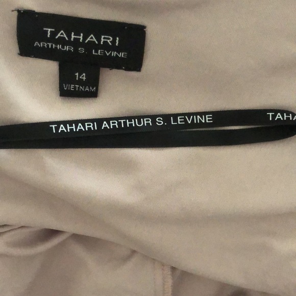 TAHARI beige lace sequin evening gown. - Picture 13 of 13